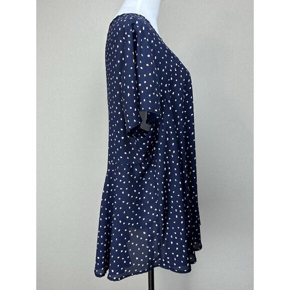 Torrid Women’s Size 2 Navy Blue Blouse w/White & Pink Spots 100% Polyester Flowy - Picture 3 of 13